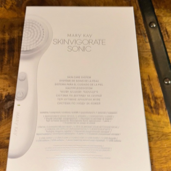 Mary Kay Skinvigorate Sonic Skin Care System - Picture 1 of 2